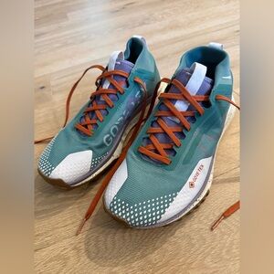 Nike Gore-Tex Women’s Teal and White Trail Running Shoes - Sz 9